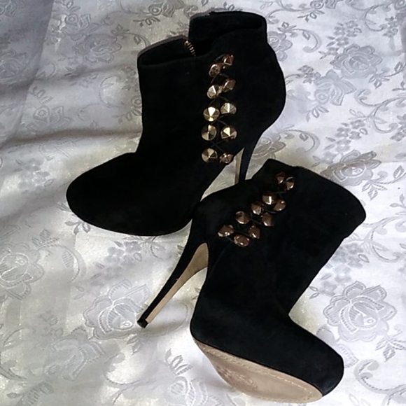 Vince Camuto Shoes - Vince Camuto, black bootie shoe, 7.5